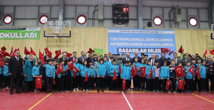 Bağlarbaşı Ortaokulu spor salonuna kavuştu