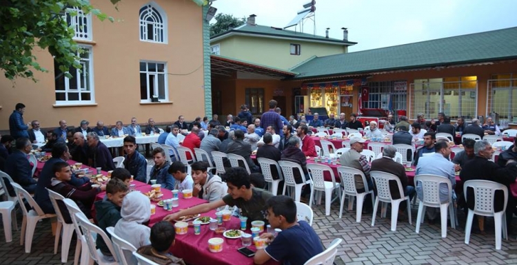 Karamürsel'de sokak iftarları