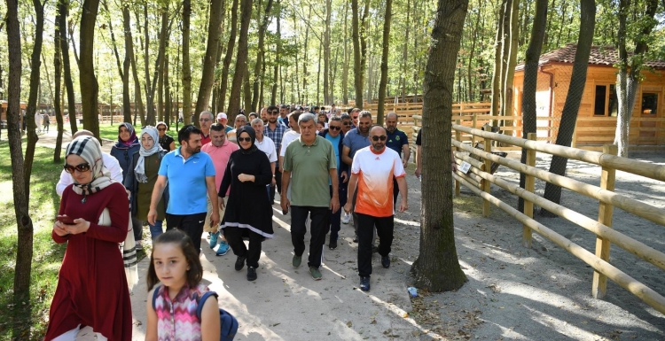 Başkanlar Ormanya'da yürüyüşte