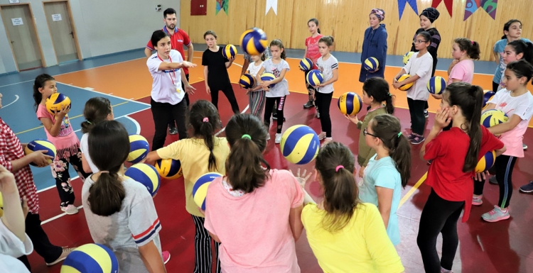 3 bin çocuk voleybol ile buluşacak