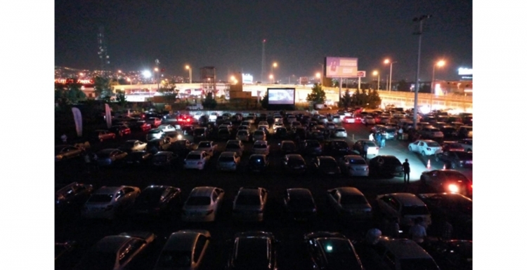 Büyükşehir, arabada sinema etkinliklerine devam ediyor