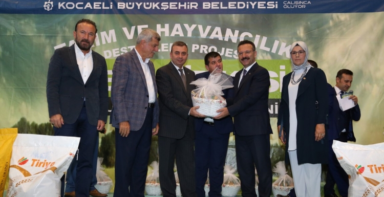 Büyükşehir’den çiftçiye tohumu desteği