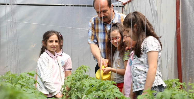 Büyükşehir'den mutlu çocuklar bahçesi