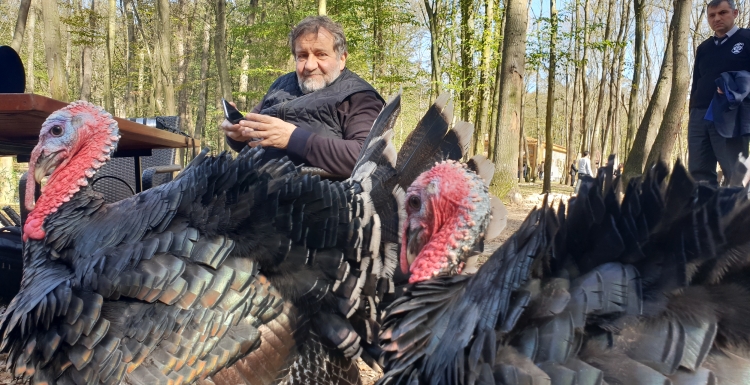 Coşkun Aral, Ormanya’yı çok beğendi