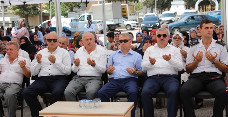 Deprem şehitleri dualarla anıldı