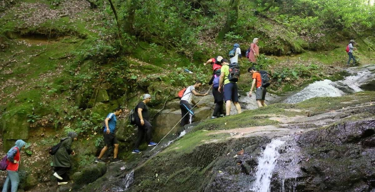 Doğa güzelliği ile büyüleyen parkur; “Nüzhetiye Şelalesi”