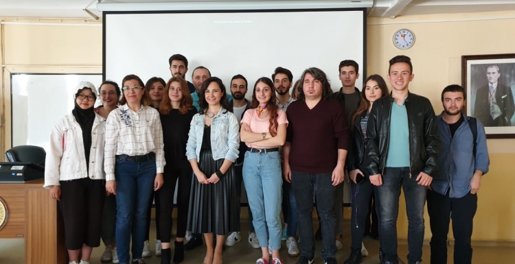 Dr. Aysel Çetinkaya’dan çevrimiçi gazetecilik semineri