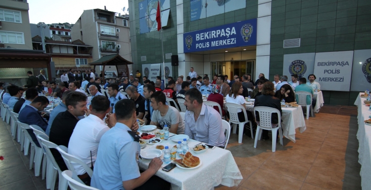 Emniyet mensupları iftarda buluştu