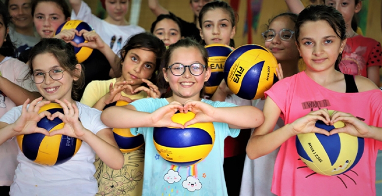 Geleceğin voleybolcuları yetişiyor