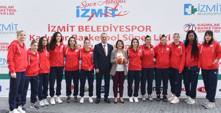İzmit Belediyesi Kadın Baketbol Takımı sezonu açtı