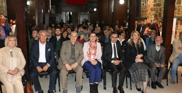 İzmit Belediyesi’nden ‘Atatürk’e veda’ anması