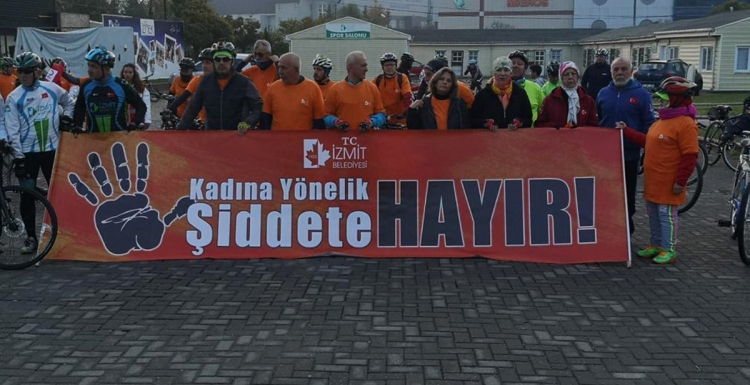 İzmit’te pedallar ‘Kadına Şiddete Hayır’ diyerek çevrildi