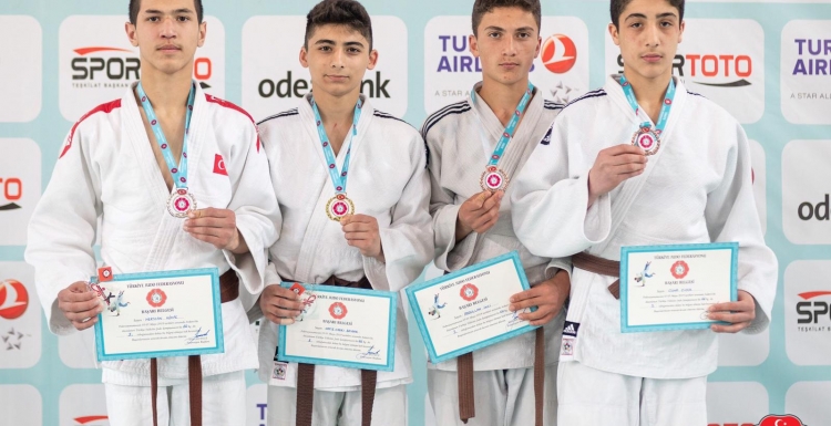 Judoda gelenek bozulmadı