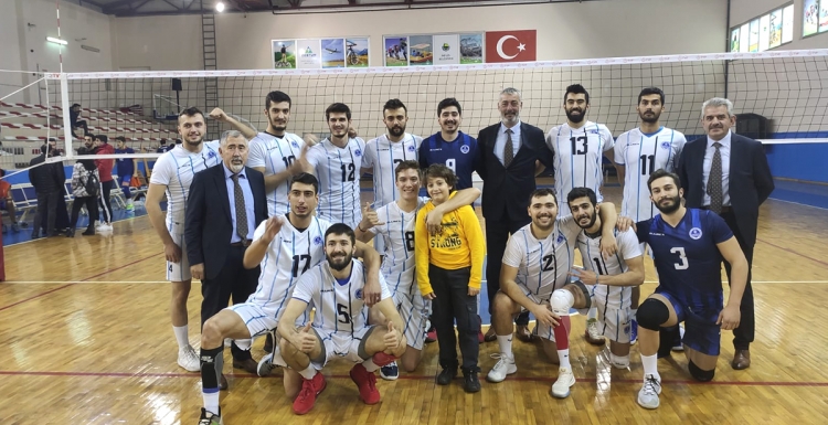 Kağıtspor voleybolda durdurulamıyor