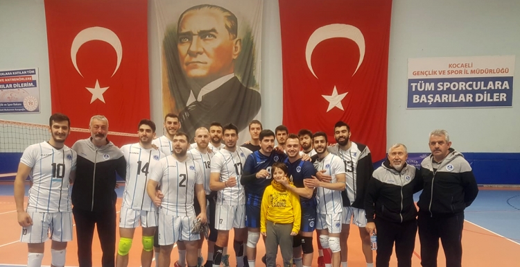 Kağıtspor, voleybolda liderliğini sürdürüyor