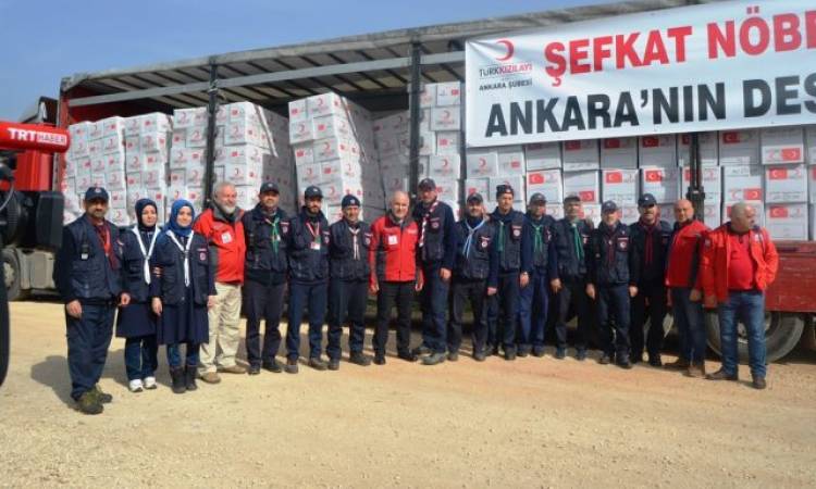 Kağıtsporlu izci liderlerinden anlamlı yardım