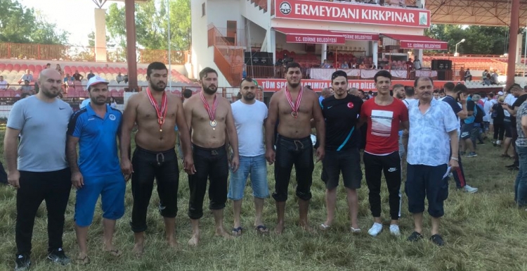 Kağıtsporlu Tanju Gemici Başpehlivanlığa yükseldi   