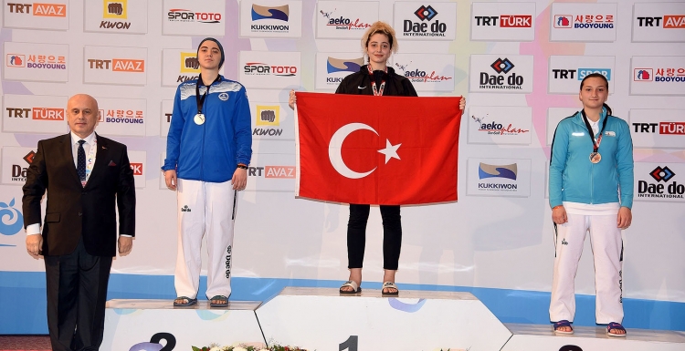 Kağıtsporlu tekvandoculardan 2 madalya