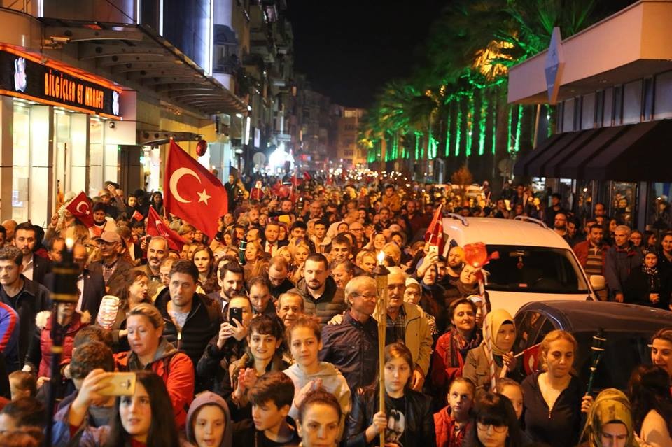 Karamürsel'de cumhuriyet yürüyüşü