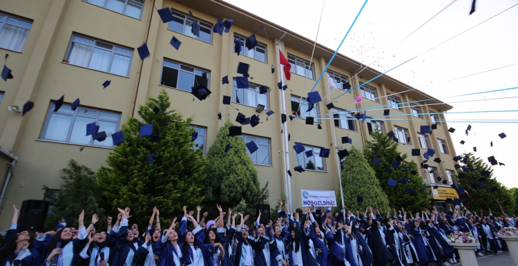Karamürsel'de mezuniyet sevinci 
