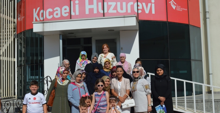 Kartepe'den huzurevine ziyaret