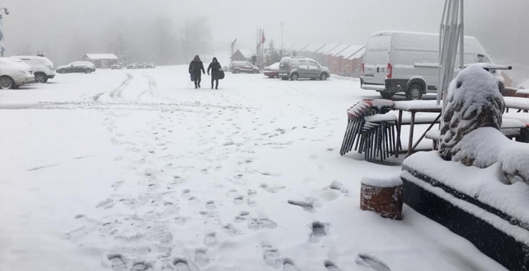 Kartepe’ye yılın ilk karı düştü