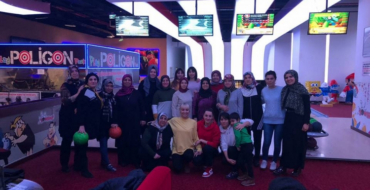 Kartepeli kadınların bowling keyfi