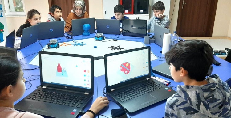 Miniklere 3D yazıcı ve tasarım eğitimi verildi