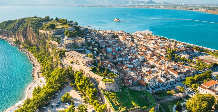 Mitolojik öyküler ve efsanelerle dolu; Mora Yarımadası