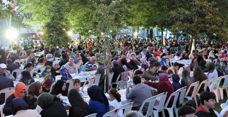 Ramazan’ın coşkusu Başiskele Sahili’nde