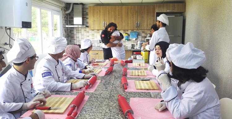 Şef Rüzgar Sünbül yemek yaptı