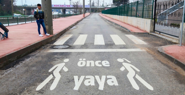 Trafikte öncelik yayaların