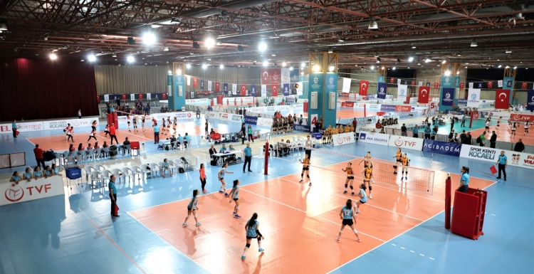 Voleybol şampiyonasına start verildi