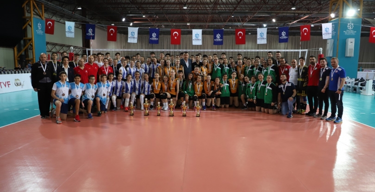 Voleybol şampiyonasında kazananlar belli oldu