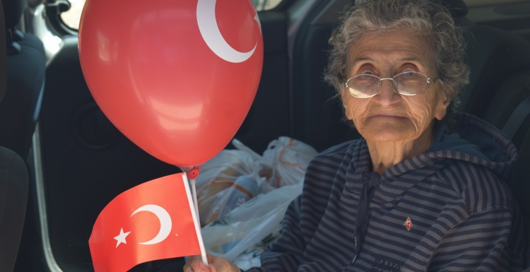 98 yaşındaki Zehra ninenin mutluluğu