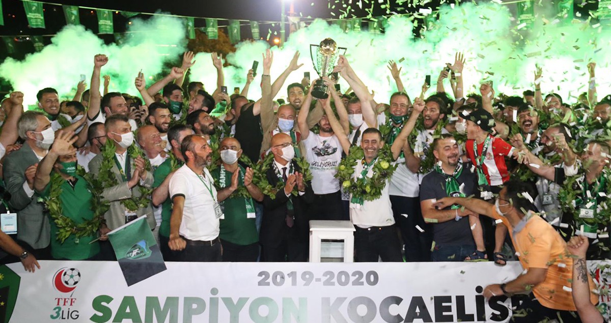 Yer siyah gök yeşil; şampiyon Kocaelispor