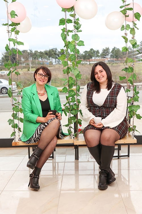 İki kardeşin hayali gerçek oldu: Mona Cafe