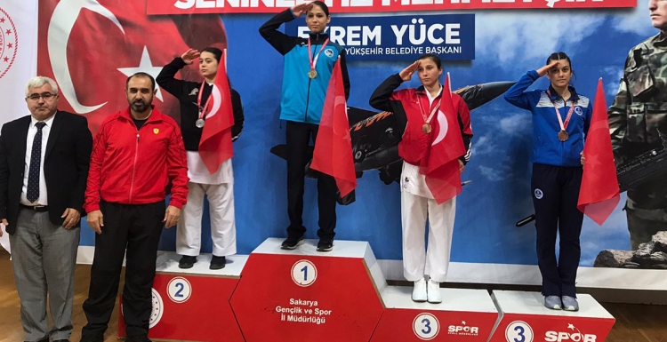 Kağıtspor Karate şampiyon
