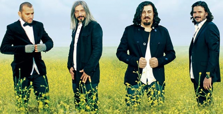 Necati ve Saykolar Hayal Kahvesi’nde